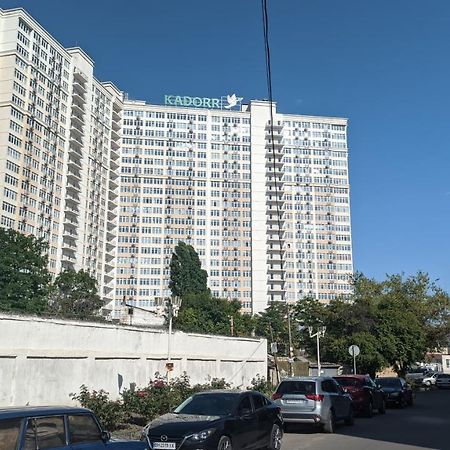 Квартира Кадорр Бассейная Apt Odeassa Basseinaya Lejlighed Odessa Eksteriør billede